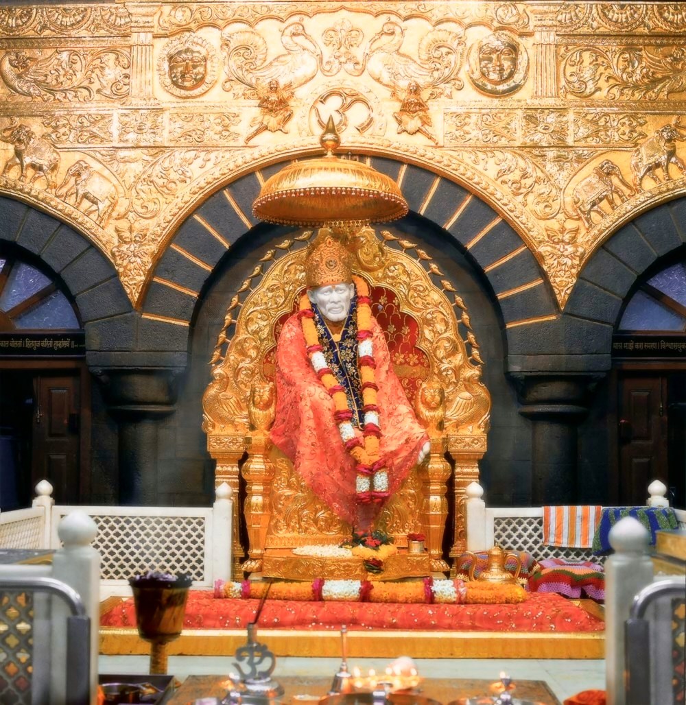 http://sathyasaibaba.files.wordpress.com/2008/07/golden-throne-shirdi-sai.jpg